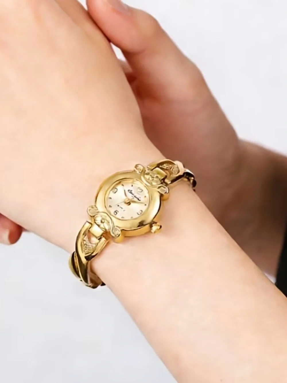 Chasyoda Women's Gold Bracelet Quartz Watch